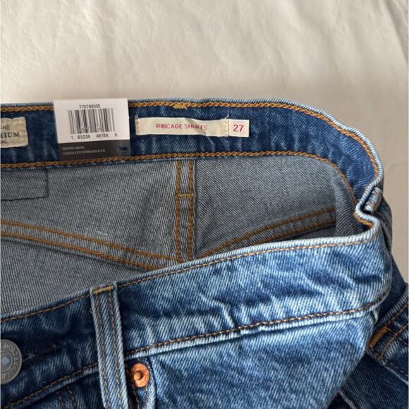 New Levi's Ribcage Shorts in Charleston Erosion Women's Size 27 - Picture 9 of 13